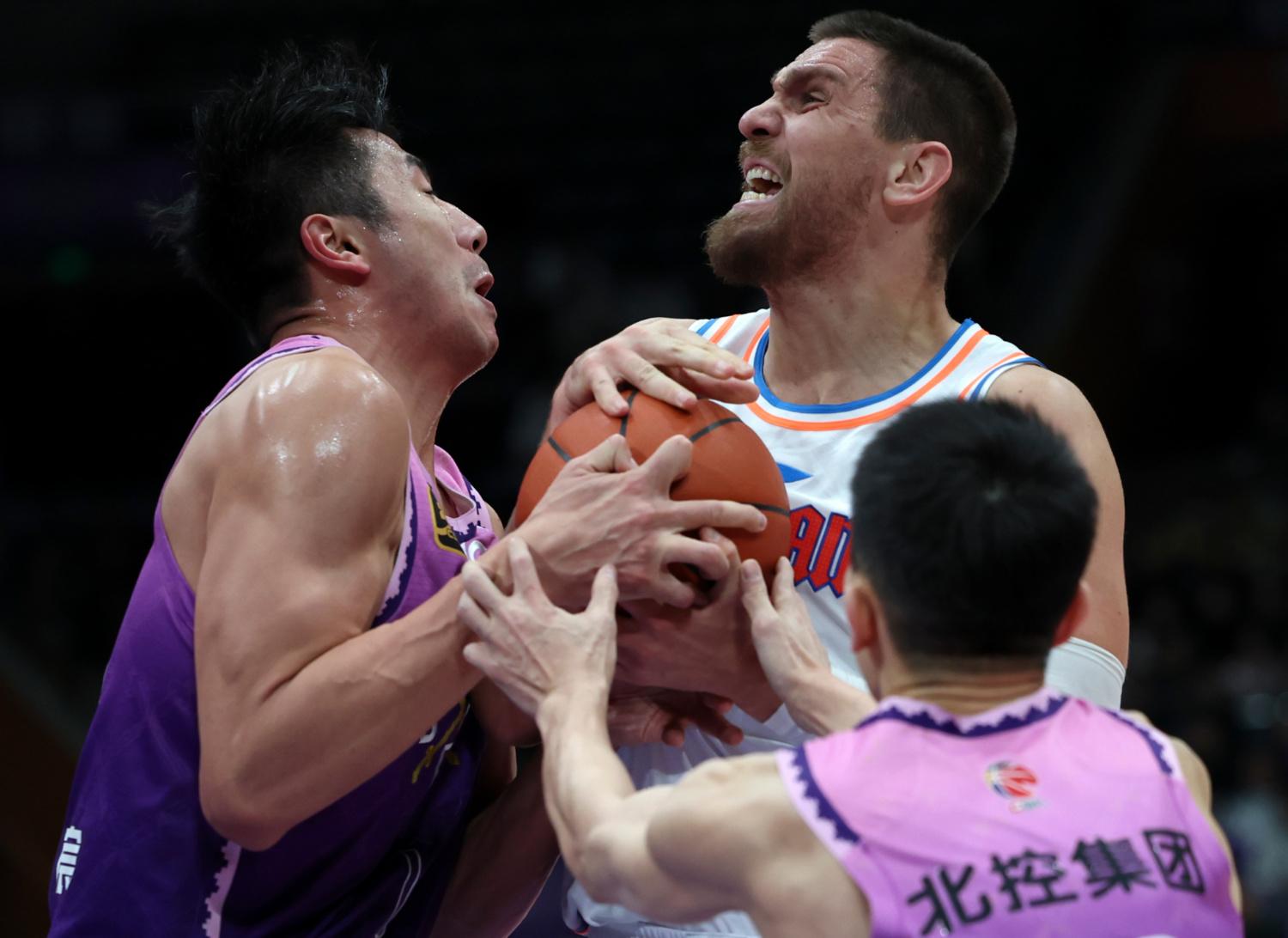 外援单场砍下+,帮助球队反超对手获胜 外援单场砍下+,帮助球队反超对手获胜